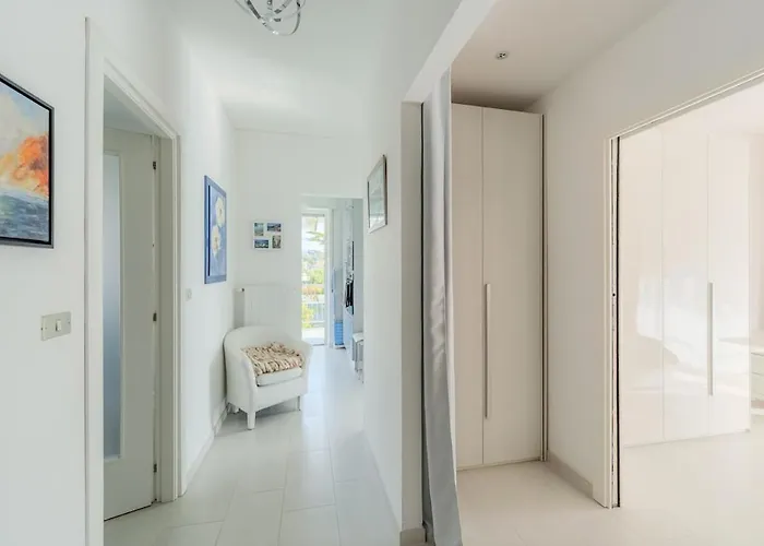 Seaview With A Terrace! 公寓