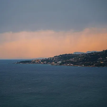 Seaview With A Terrace! דירה סנרמו